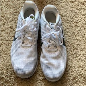 In good condition white Nike In Season TR 6